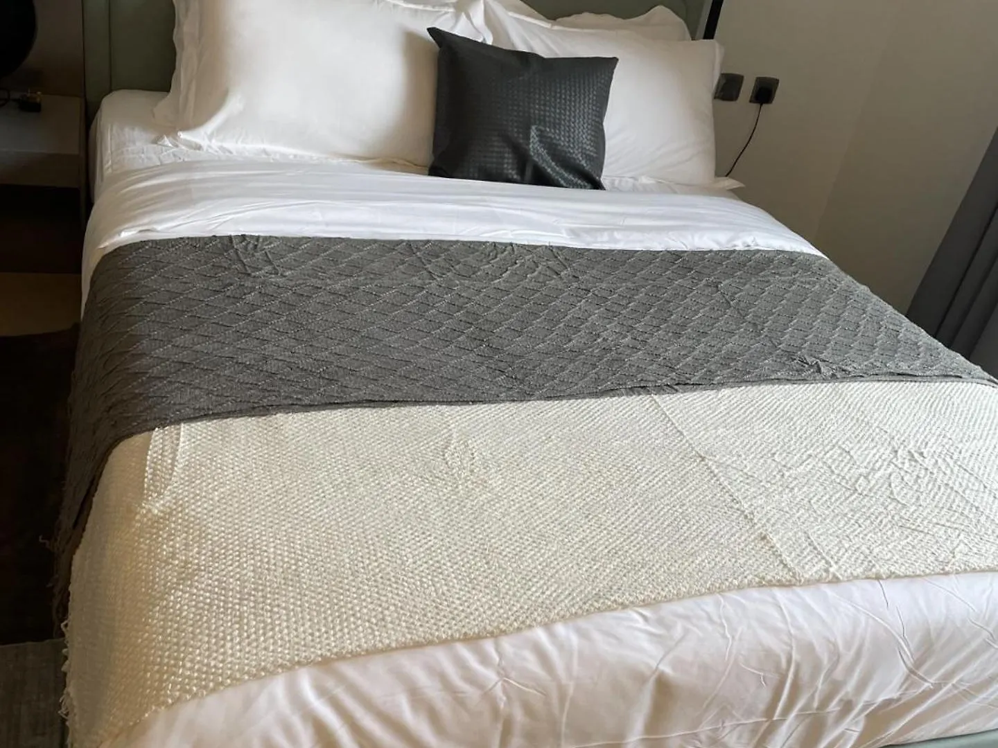 Apartment Mag 960 6 Mins To Burj Khalifa Free Chauffeur Service For All Bookings 7 Days And More To And From Appartment From Airport Dxb ,Luxury Quality,Complimentary Guest Welcome Pack Dubai